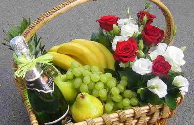 Идеи подарков из фруктовых композиций Оформление корзинки с фруктами